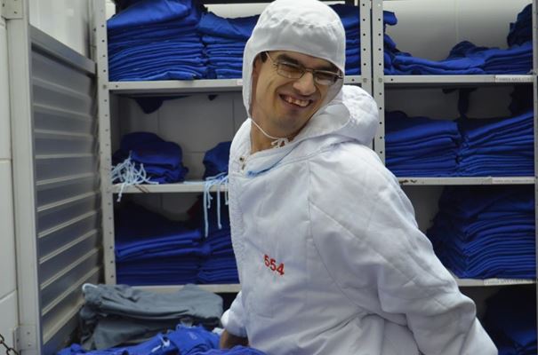 Rodrigo Pimentel, PCD na Lavanderia do Frigorífico Santa  Rosa.